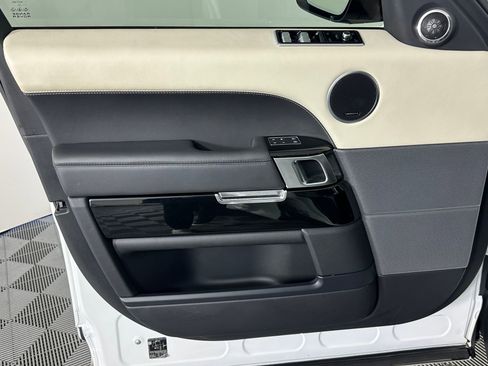 Used 2022 Land Rover Range Rover Sport HST image 11