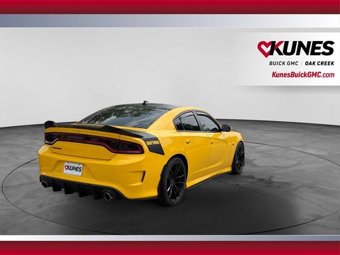 Used 2017 Dodge Charger R/T RWD image 10