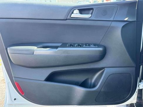 Used 2020 Kia Sportage LX image 17