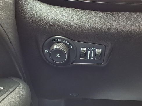 Used 2025 Jeep Compass Trailhawk AWD/4WD image 17