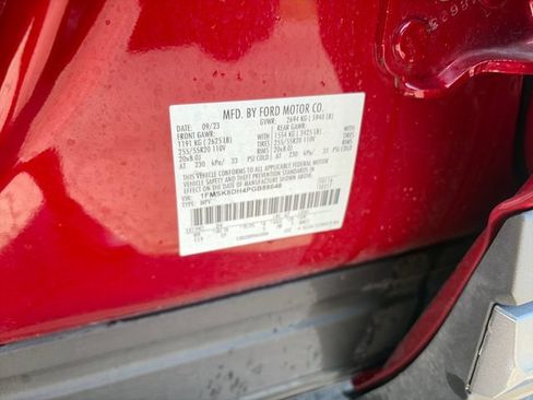 Used 2023 Ford Explorer XLT w/ Equipment Group 202A AWD/4WD image 28