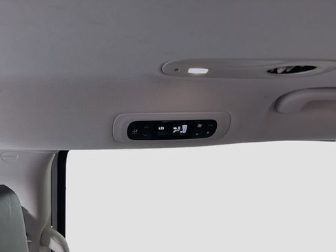Used 2023 Chrysler Pacifica Touring-L FWD image 26