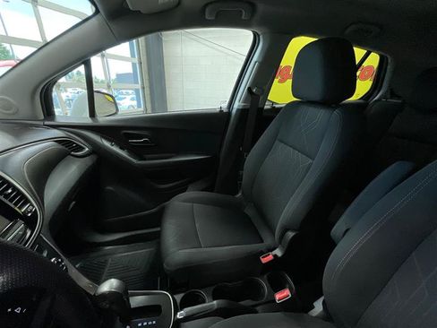 Used 2020 Chevrolet Trax LT AWD/4WD image 12