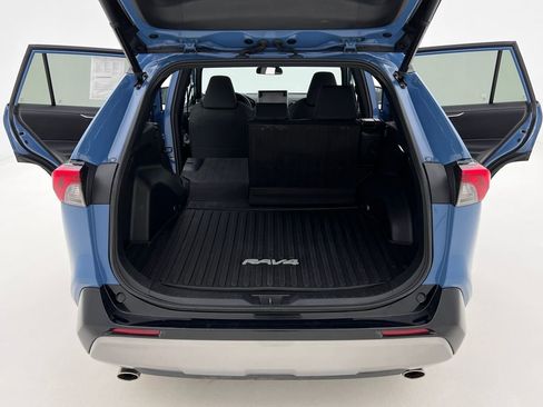Used 2022 Toyota RAV4 SE w/ Convenience Package image 23