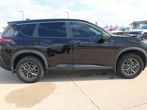 Used 2022 Nissan Rogue S image 4