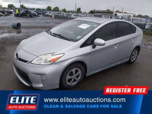 Used 2015 Toyota Prius Two FWD image 4