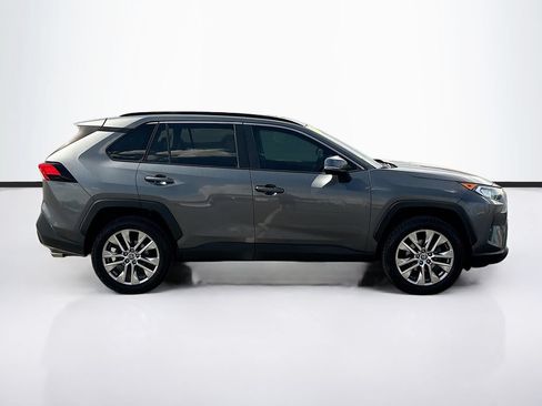 Used 2021 Toyota RAV4 XLE Premium AWD/4WD image 4
