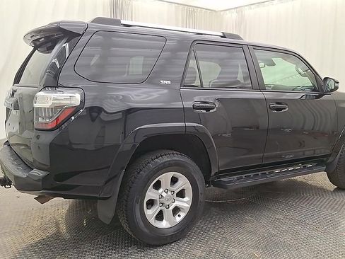 Certified 2022 Toyota 4Runner SR5 Premium image 3