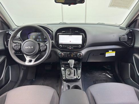 Used 2025 Kia Soul S FWD image 11
