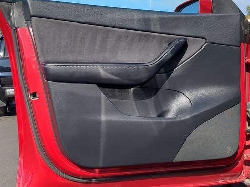 Used 2021 Tesla Model Y Long Range image 14