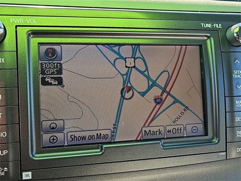 Used 2011 Toyota Sienna XLE image 26