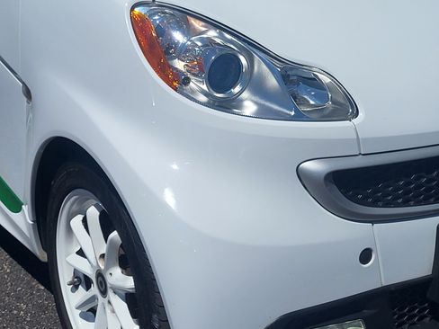 Used 2015 smart fortwo passion RWD image 5