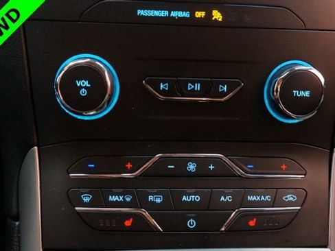 Used 2019 Ford Edge SEL w/ Equipment Group 201A AWD/4WD image 17