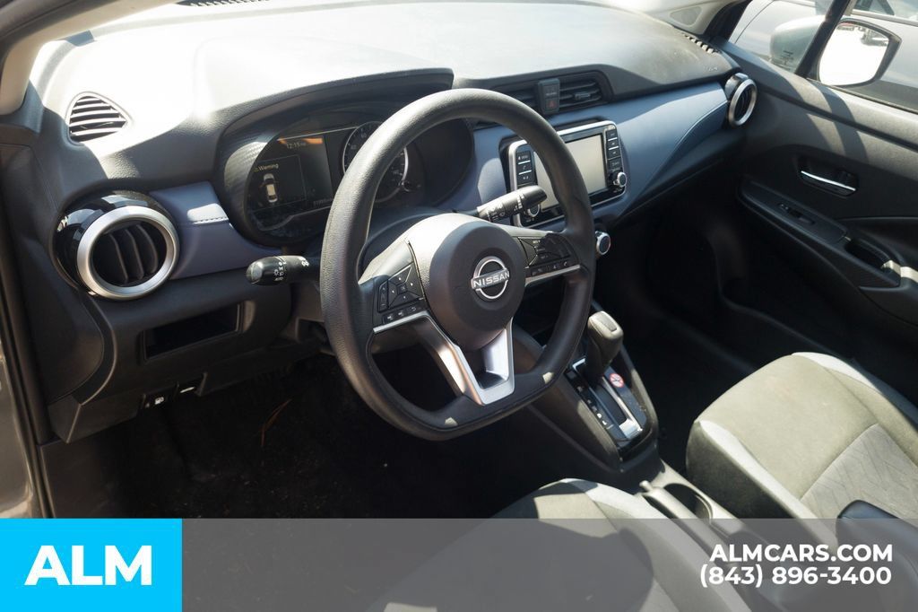 Used 2024 Nissan Versa SV FWD image 5