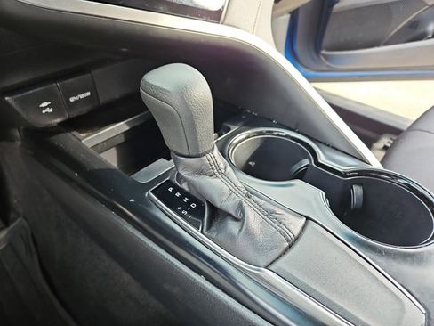 Used 2019 Toyota Camry LE image 11
