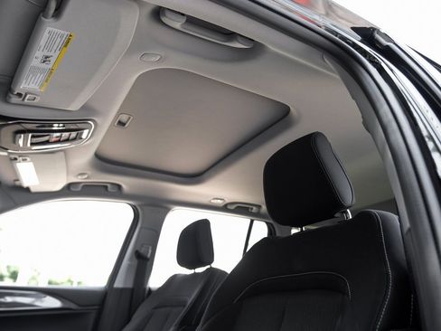 Used 2022 Jeep Grand Cherokee Laredo w/ Luxury Tech Group I image 9