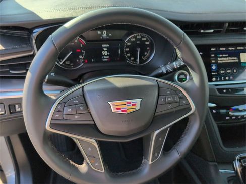 Certified 2024 Cadillac XT5 Luxury image 8