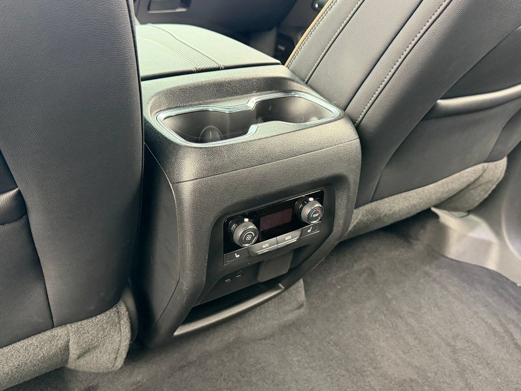 Used 2025 Chevrolet Traverse High Country FWD image 24
