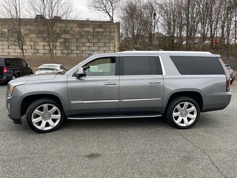 Used 2018 Cadillac Escalade ESV Luxury image 8
