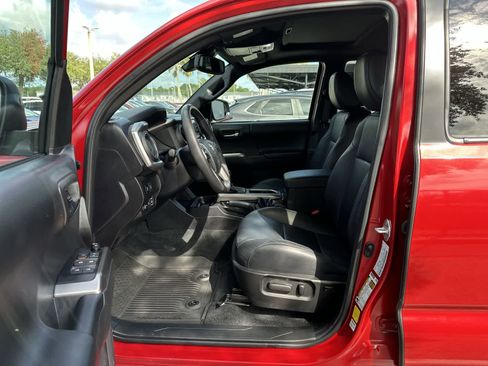 Used 2023 Toyota Tacoma Limited AWD/4WD image 2