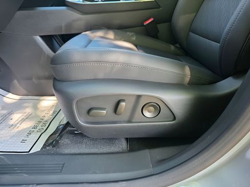 New 2026 Chevrolet Equinox LT image 16