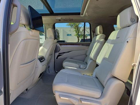 Certified 2025 Cadillac Escalade ESV Sport Platinum w/ LPO, Floor Liner Package AWD/4WD image 13