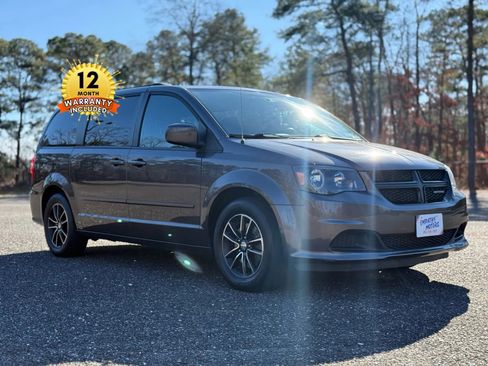 Used 2017 Dodge Grand Caravan SE image 9