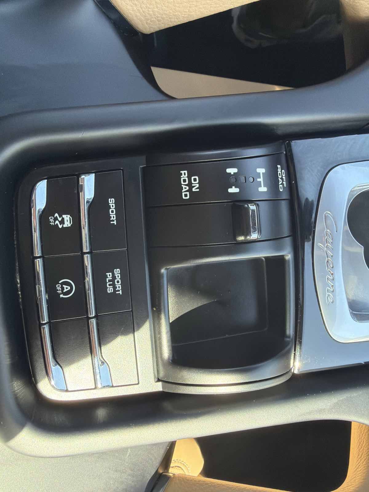 Used 2018 Porsche Cayenne Platinum Edition AWD/4WD image 29