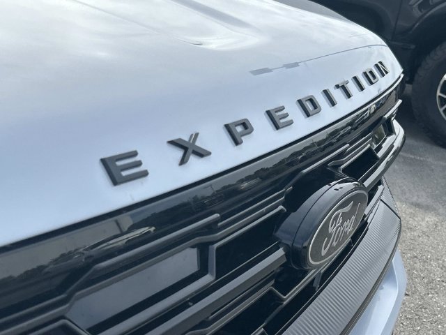 Used 2025 Ford Expedition Max Platinum w/ Stealth Appearance Package AWD/4WD image 5
