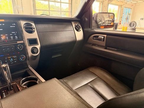Used 2017 Ford Expedition Limited w/ Equipment Group 301A AWD/4WD image 20