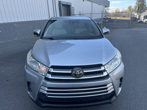 Used 2017 Toyota Highlander LE image 9