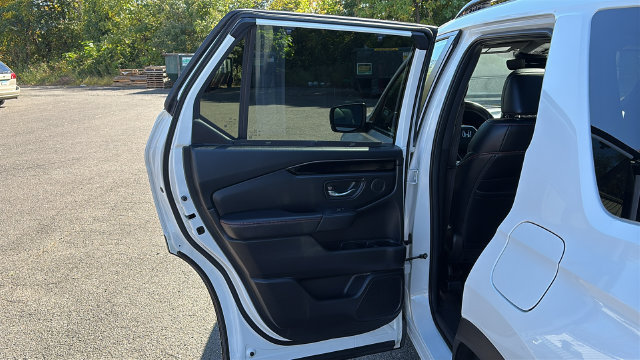 Used 2023 Honda Pilot TrailSport image 23