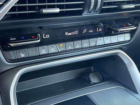 Certified 2025 MAZDA CX-90 Plug-In Hybrid w/Premium Sport image 31