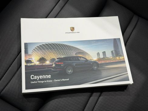 Used 2022 Porsche Cayenne Platinum Edition AWD/4WD image 62