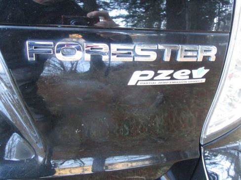 Used 2011 Subaru Forester 2.5X Premium image 12