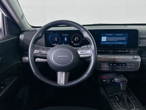 Used 2025 Hyundai Kona SEL AWD/4WD image 17