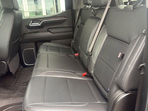 Used 2025 GMC Sierra 1500 SLT image 16