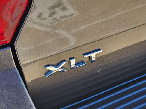 Used 2021 Ford Expedition XLT image 13