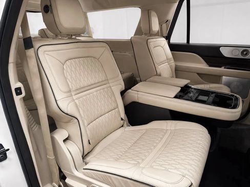 Used 2020 Lincoln Navigator L Black Label w/ Cargo Convenience Package AWD/4WD image 23