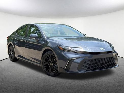 Used 2026 Toyota Camry SE w/ Convenience Package FWD image 2