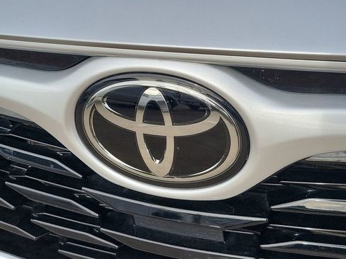 Used 2024 Toyota Highlander LE image 29