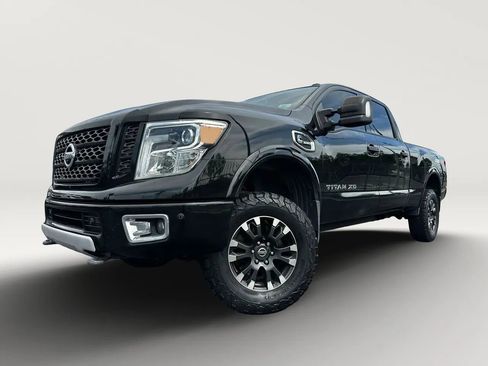 Used 2017 Nissan Titan PRO-4X w/ Pro-4x Convenience Package AWD/4WD image 1