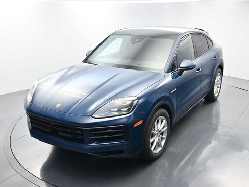 Used 2025 Porsche Cayenne E-Hybrid Coupe image 35