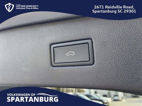 Used 2024 Volkswagen Tiguan SE R-Line image 11