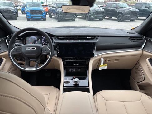 New 2026 Jeep Grand Cherokee Limited image 10