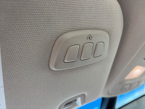 Used 2017 Lincoln Continental Premiere FWD image 23