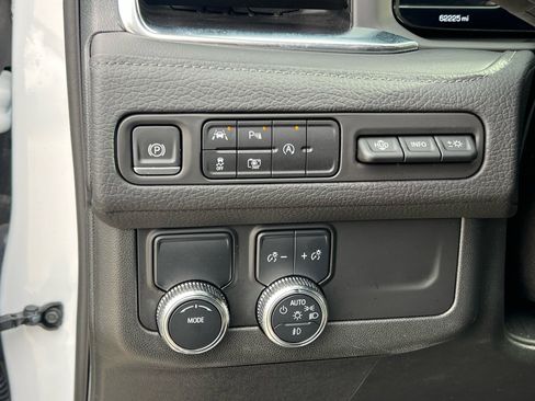 Used 2024 GMC Yukon Denali image 27