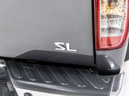 Used 2019 Nissan Frontier SL RWD image 7