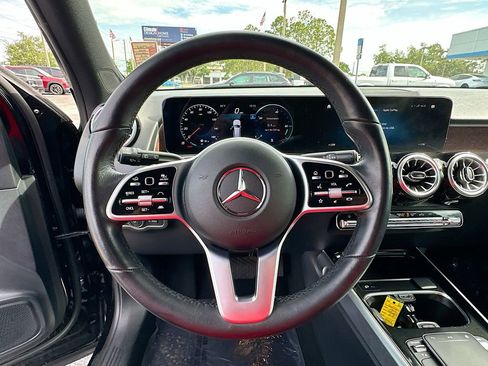 Used 2022 Mercedes-Benz GLB 250 4MATIC w/ Premium Package Lite image 11