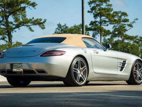 Used 2012 Mercedes-Benz SLS AMG Roadster image 13